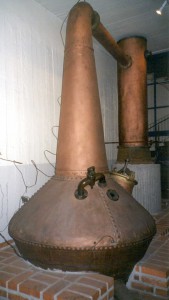 Från låglands destilleriet Bladnoch i skottland köptes tre pannor för framställning av Skeppets Whisky.  På Vin och Sprithistoriska museet finns en av dessa tre pannor bevarad.